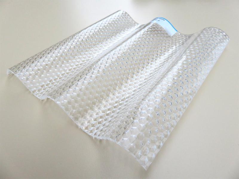 Wellplatten in Farblos mit Wabenstruktur auf der Unterseite