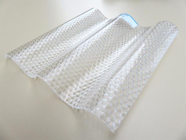 Wellplatten in Farblos mit Wabenstruktur auf der Unterseite